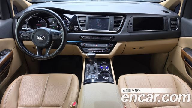 Kia Canival 2018 — photo 10