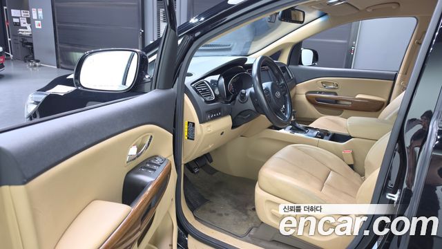 Kia Canival 2018 — photo 11