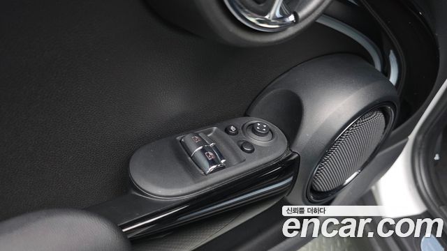Mini Cooper 2023 — photo 17