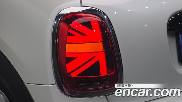 Mini Cooper 2023 — photo 9