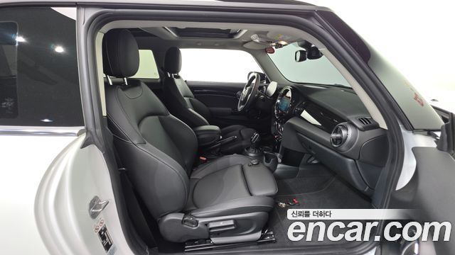 Mini Cooper 2023 — photo 16