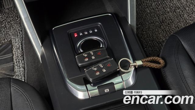 Land Rover Discovery Sport 2018 — photo 12