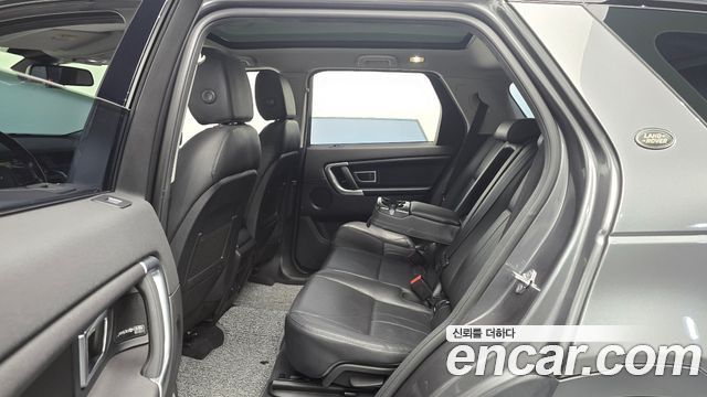 Land Rover Discovery Sport 2018 — photo 17