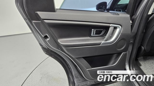 Land Rover Discovery Sport 2018 — photo 15