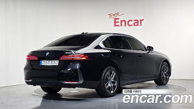 BMW 5-Series 2026 — photo 2