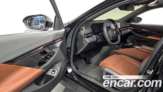 BMW 5-Series 2026 — photo 13