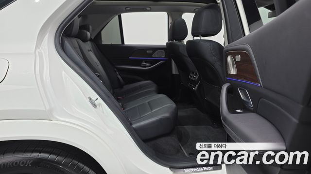 Mercedes-Benz GLE-Class 2021 — photo 17