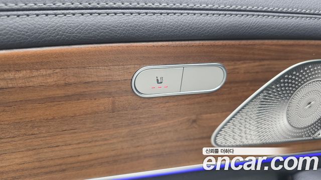 Mercedes-Benz GLE-Class 2021 — photo 28