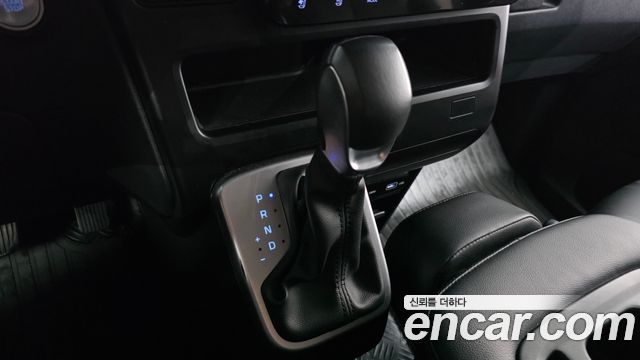 Hyundai Staria 2024 — photo 9