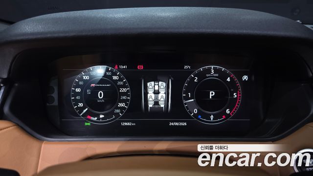 Land Rover Range Rover Velar 2018 — photo 11