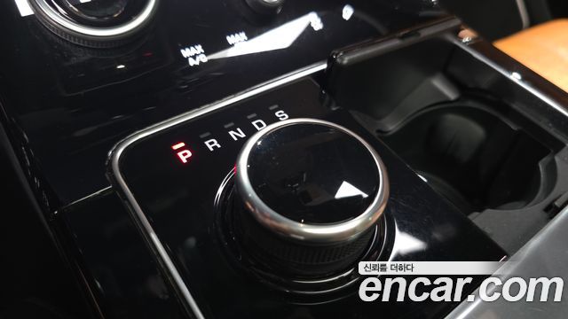 Land Rover Range Rover Velar 2018 — photo 12