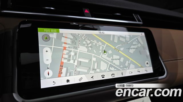 Land Rover Range Rover Velar 2018 — photo 20
