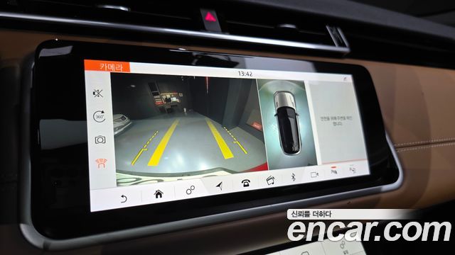Land Rover Range Rover Velar 2018 — photo 21