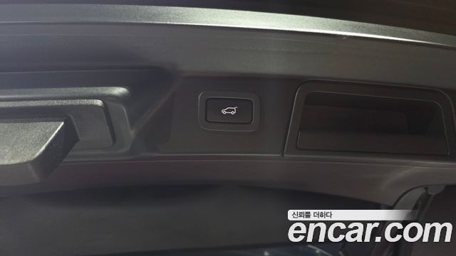 Land Rover Range Rover Velar 2018 — photo 27