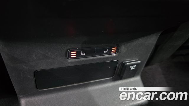 Land Rover Range Rover Velar 2018 — photo 28