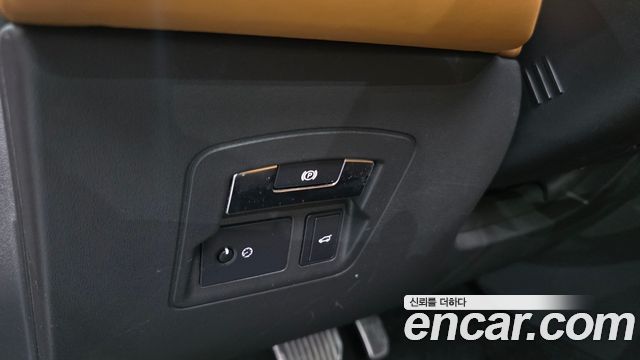 Land Rover Range Rover Velar 2018 — photo 29