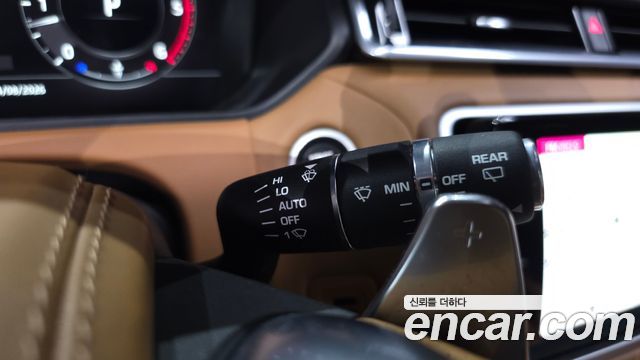 Land Rover Range Rover Velar 2018 — photo 30