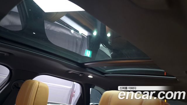 Land Rover Range Rover Velar 2018 — photo 32