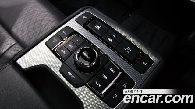 Genesis G80 2018 — photo 39