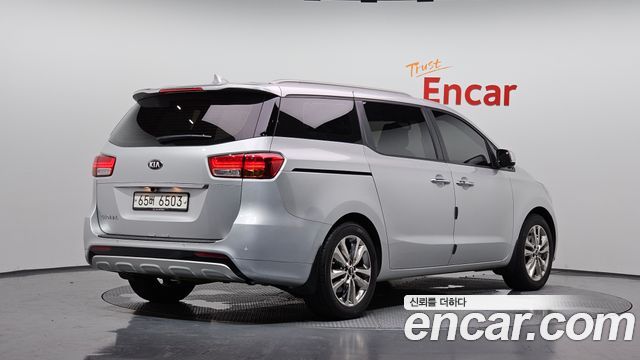 Kia Canival 2015 — photo 2