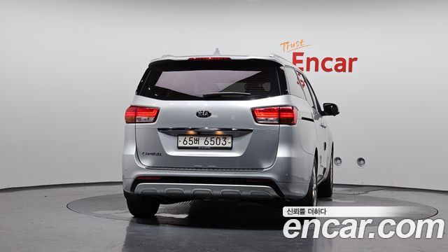 Kia Canival 2015 — photo 4