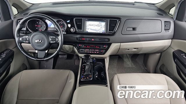 Kia Canival 2015 — photo 7