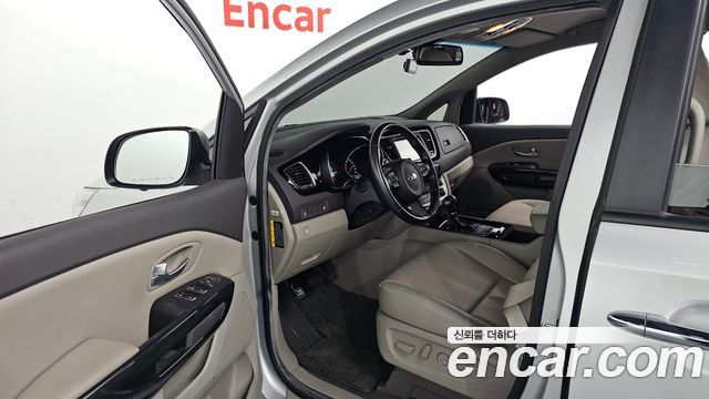 Kia Canival 2015 — photo 10
