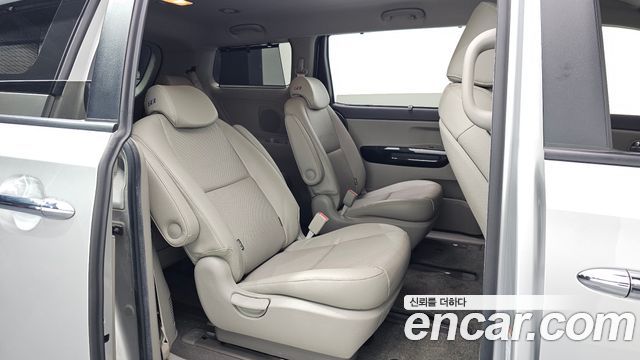 Kia Canival 2015 — photo 11