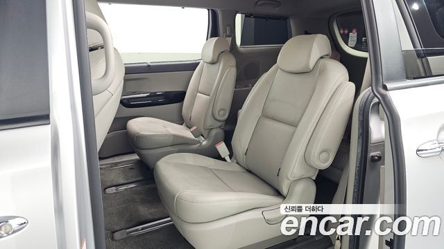 Kia Canival 2015 — photo 12