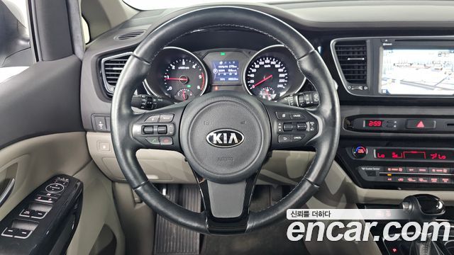 Kia Canival 2015 — photo 14