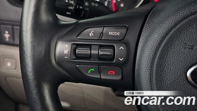 Kia Canival 2015 — photo 15
