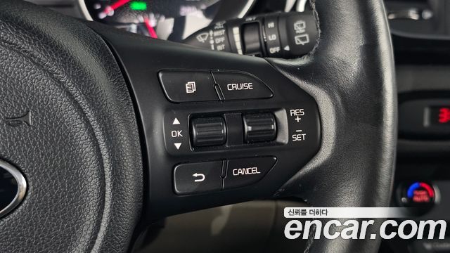 Kia Canival 2015 — photo 16
