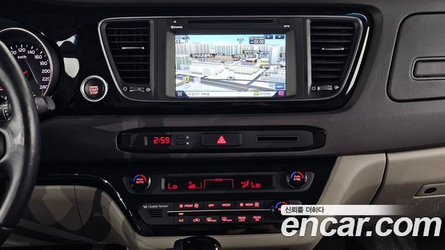 Kia Canival 2015 — photo 20