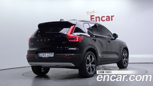 Volvo XC40 2021 — photo 2