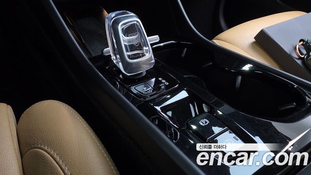 Volvo XC40 2021 — photo 12