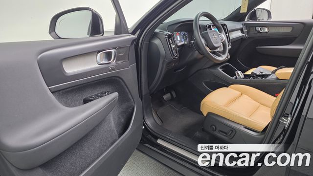 Volvo XC40 2021 — photo 13