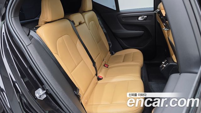 Volvo XC40 2021 — photo 17