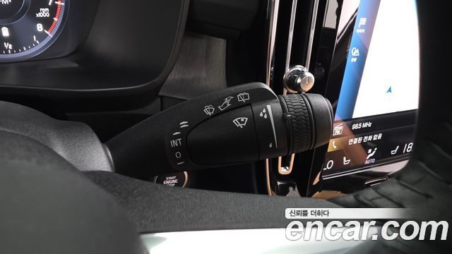 Volvo XC40 2021 — photo 26