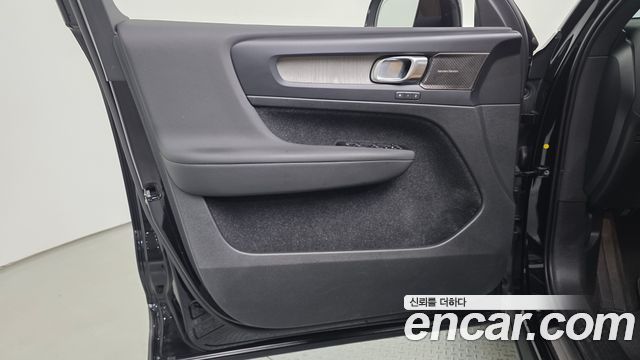 Volvo XC40 2021 — photo 14