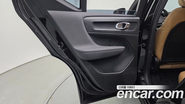 Volvo XC40 2021 — photo 15