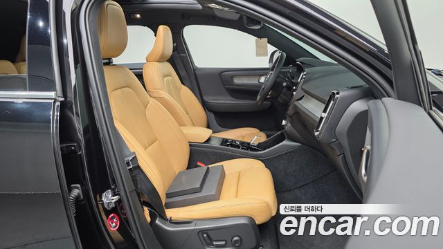 Volvo XC40 2021 — photo 16