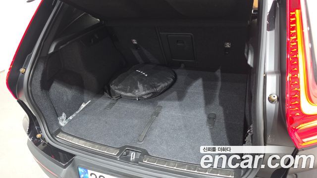 Volvo XC40 2021 — photo 28