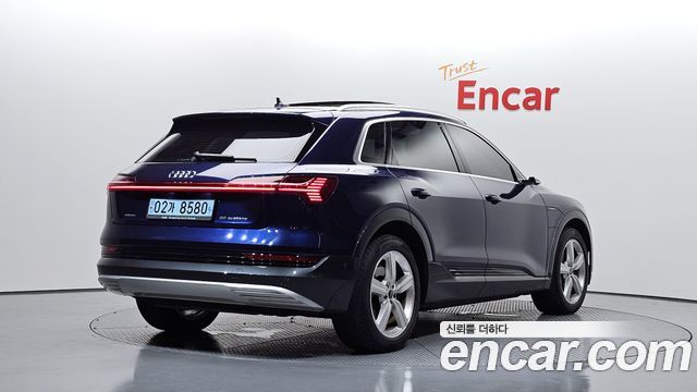 Audi e-tron 2021 — photo 2