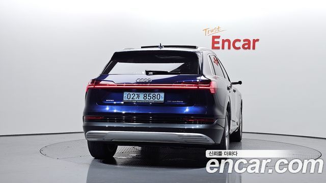 Audi e-tron 2021 — photo 4