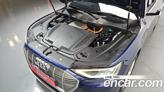 Audi e-tron 2021 — photo 6