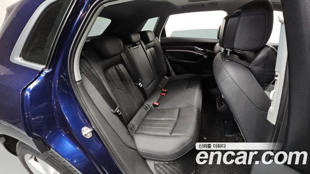 Audi e-tron 2021 — photo 17