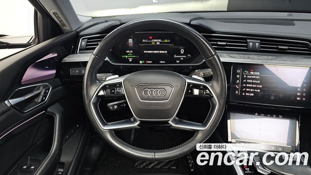 Audi e-tron 2021 — photo 19