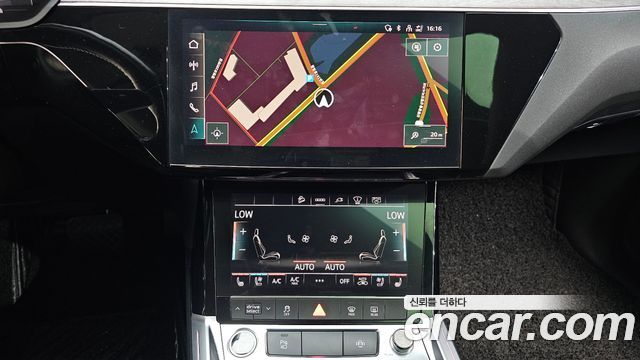 Audi e-tron 2021 — photo 20