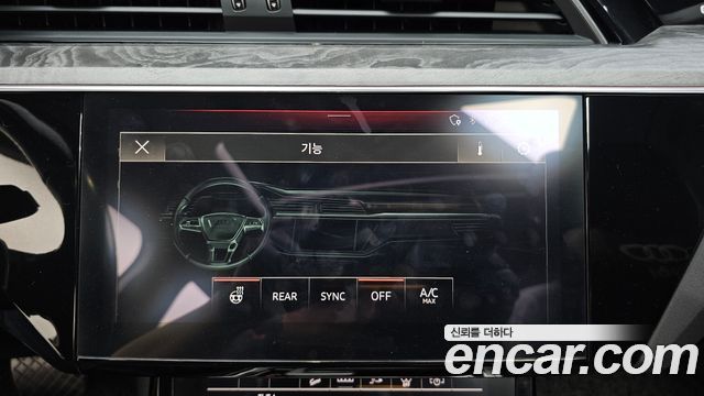 Audi e-tron 2021 — photo 23
