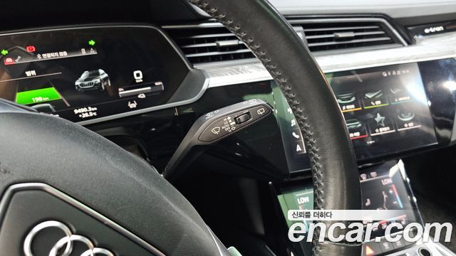 Audi e-tron 2021 — photo 26